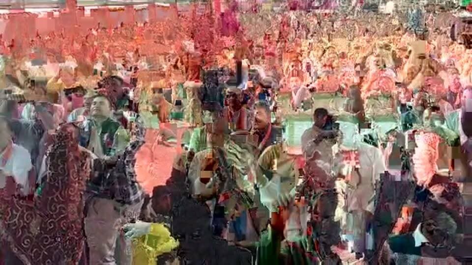 भलेई में जयराम ठाकुर की रैली में पहुंचे MLA डीएस ठाकुर, समर्थकों का उमड़ा हुजूम!
📍 भलेई, चंबा: पूर्व मुख्यमंत्री एवं नेता प्रतिपक्ष जयराम ठाकुर की जनसभा में विधायक डीएस ठाकुर के साथ समर्थकों की भीड़ पहुंची। रैली को लेकर क्षेत्र में राजनीतिक सरगर्मियां देखने को मिलीं।
📸 पहाड़ी न्यूज़ सुनील पहाड़ी
#Bhalei #JairamThakur #DSThakur #ChambaNews #PahadiNews #HimachalPolitics