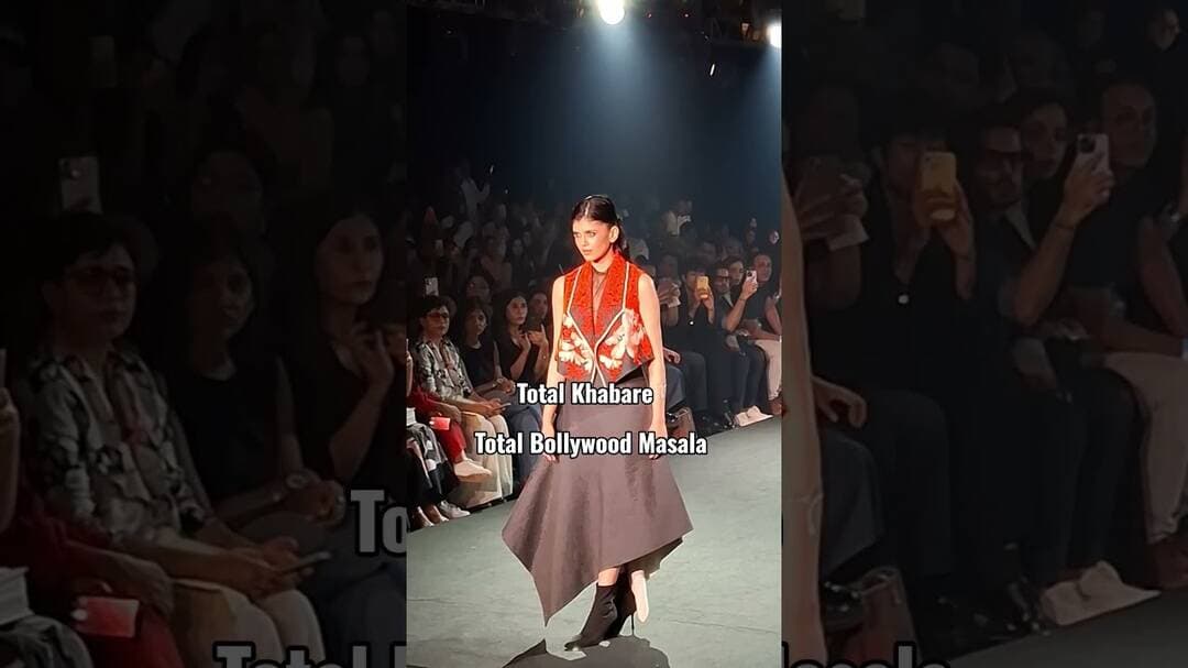 #sanjanasanghi walks on the ramp at #lakméfashionweek 2026 in #delhi ❤️😍#bollywood #fashion #lakme