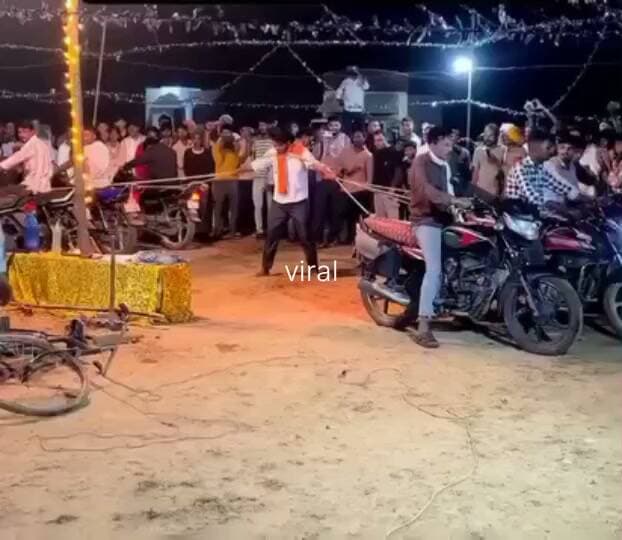 कोई भी
ऐसा खेल भूल कर बिना खेले।