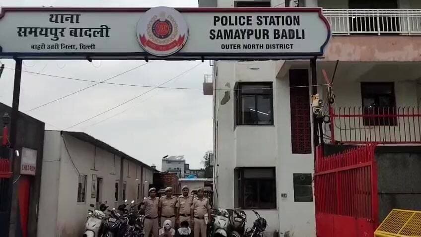रोहिणी में चोरी हुई स्कूटी सहित दो ऑटो-लिफ्टर्स गिरफ्तार
