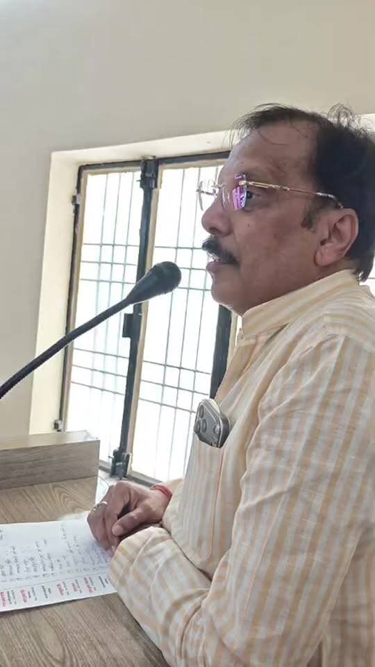 मऊ में सांसद राजीव राय ने सांसद निधि से तहसील के कराए गए कार्य का किया लोकार्पण
#मऊ #राजीव राय #सांसदनिधि #खबरेंअभीतक #KhabareAbhiTak