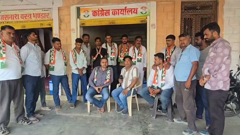 वार्ड संख्या 11 से कांग्रेस प्रत्याशी भुवनेश चौधरी से खास बातचीत।
Harish Chaudhary Laxman Singh Godara Ummeda Ram Beniwal Govind Singh Dotasra Ashok Gehlot Rahul Gandhi Mewaram Jain