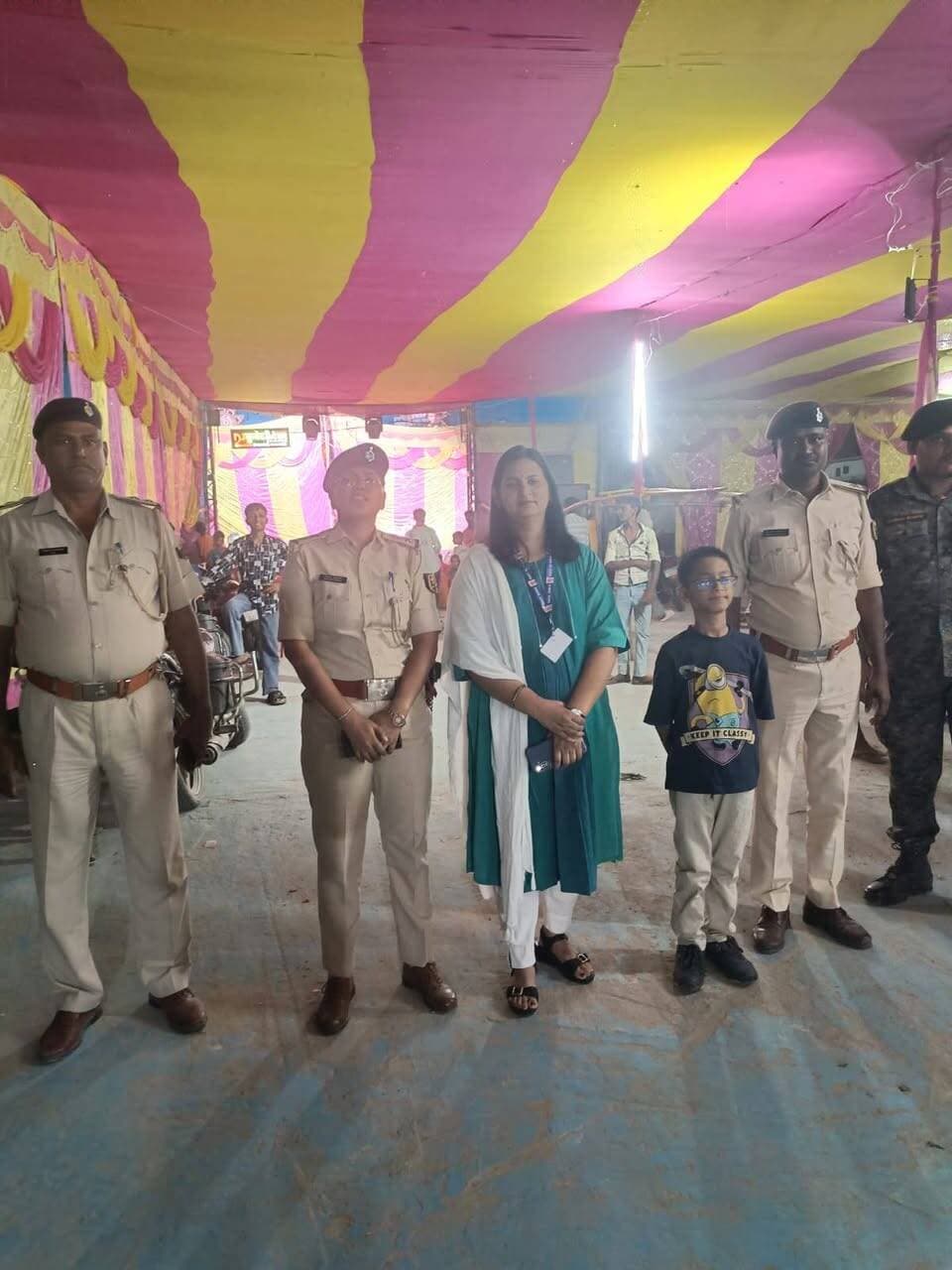 शांतिपूर्ण एवं सौहार्दपूर्ण दुर्गा पूजा के आयोजन को लेकर जिला प्रशासन पूरी तरह मुस्तैद।
सुरक्षा, विधि-व्यवस्था एवं श्रद्धालुओं की सुविधा सुनिश्चित करने के लिए प्रशासन प्रतिबद्ध।
Samrat Choudhary
#Navshakti
#DurgaPooja2026
#NariShaktiBiharKiPragati
#samratchoudhary
#CMSamrat