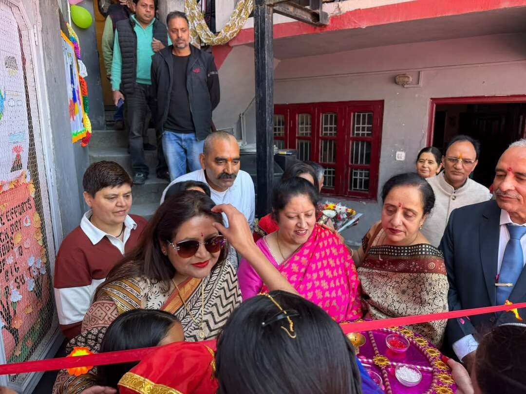 शिशु शिक्षा निकेतन में प्रतिभाओं का सम्मान, वार्षिक समारोह में बिखरे संस्कृति के रंग
टूटू स्कूल में प्रदर्शनी और पारितोषिक वितरण समारोह
मुख्यमंत्री के ओएसडी गोपाल शर्मा ने बढ़ाया विद्यार्थियों का उत्साह