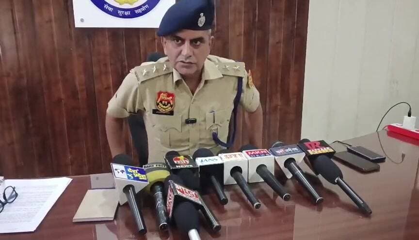 अम्बाला: अंबाला पुलिस की सख्त कार्रवाई: बिना नंबर प्लेट पर ईंधन प्रतिबंध, हेरोइन तस्करों की गिरफ्तारी, हाई-सिक्योरिटी नियमों का उल्लंघन रोकने के बड़े कदम