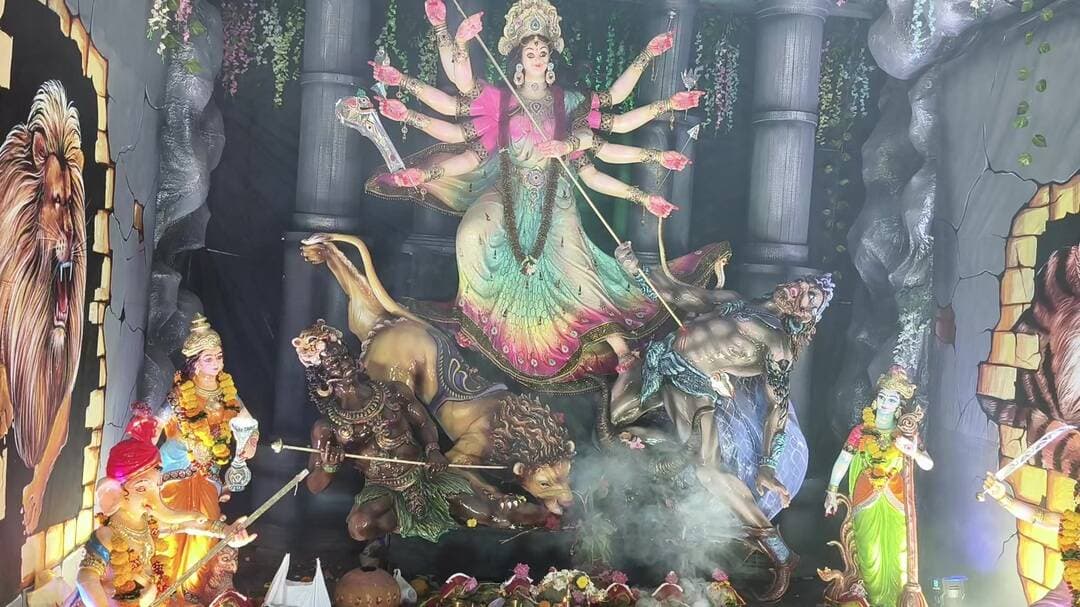 ପାରଳାଖେମୁଣ୍ଡି: ପାରଳାଖେମୁଣ୍ଡିରେ ମା’ ଦୁର୍ଗାଙ୍କ ସପ୍ତମୀ ପୂଜା: ଭକ୍ତିମୟ ପରିବେଶରେ ଦର୍ଶନ କଲେ ଶ୍ରଦ୍ଧାଳୁ