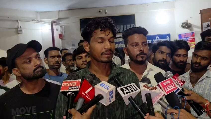 कोतवाली थाने का घेराव के दौरान युवक ने दिया बयान कहा समिति के ऊपर कार्यवाही होने चाहिए