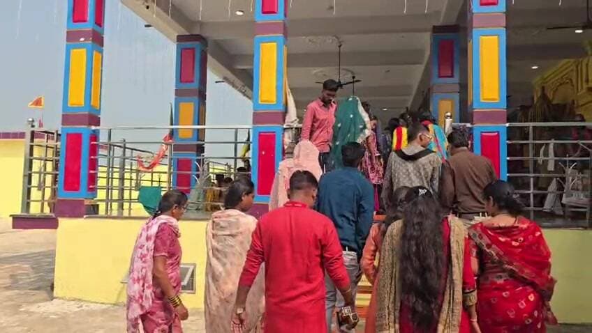 बेरला: संडी गांव के सिद्धि माता मंदिर में तीन वर्षों से बंद हुई बलि प्रथा, जलीं 9,740 मनोकामना ज्योतियां