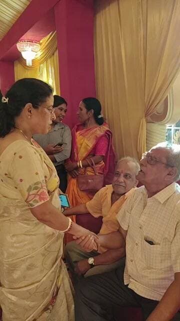 কাটলীছড়া বৃদ্ধাশ্রমের প্রবীণ নাগরিকদের নিয়ে বিধায়ক মিলন দাসের দুর্গাপূজা উদযাপন।