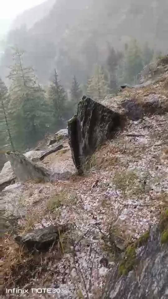 चुराह उपमंडल ग्राम पंचायत खजुआ क्षेत्र में भारी ओलावृष्टि, मटर की फसल खराब होने का अनुमान_ आज शनिवार शाम करीब 4 बजे चुराह उपमंडल की ग्राम पंचायत खजुआ क्षेत्र में भारी ओलावृष्टि से खेतों में बर्फ की सफेद चादर बिछ गई, जिससे मटर की फसल को भारी नुकसान होने का अनुमान है।