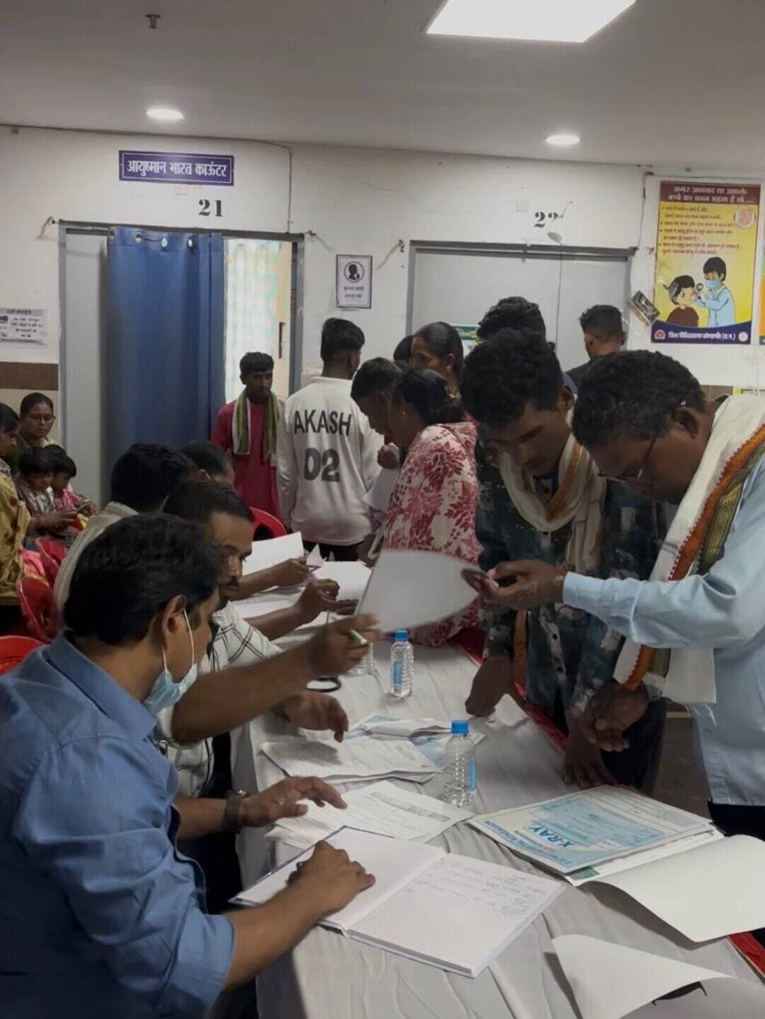 सेवा संकल्प अभियान का स्वास्थ्य सेवा के साथ समापन
जिला अस्पताल, कोण्डागांव में आयोजित मेगा स्वास्थ्य शिविर में 474 हितग्राहियों का पंजीयन किया गया। विधायक सुश्री लता उसेंडी की उपस्थिति में नागरिकों को विभिन्न स्वास्थ्य जांच, चिकित्सकीय परामर्श एवं उपचार सेवाओं का लाभ मिला।
#SevaSankalp #MawaKondanaar #संवर_रहा_छत्तीसगढ़
