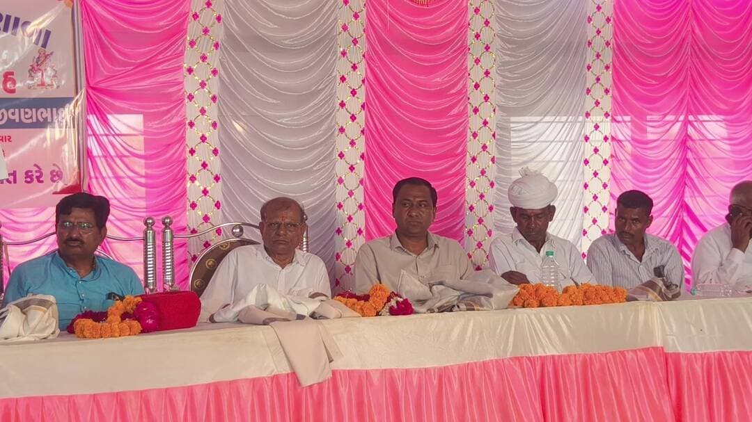 સરસ્વતી: અઘાર કન્યા પ્રાથમિક શાળાના મુખ્ય શિક્ષક ઘેમરભાઈ દેસાઈનો વયનિવૃત્તિ સમારોહ યોજાયો