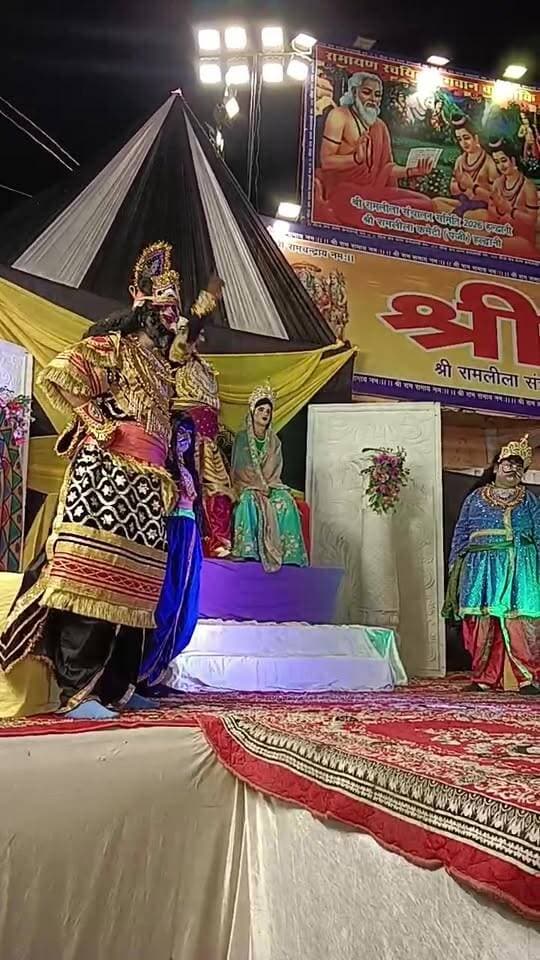 श्री रामलीला मैदान हल्द्वानी में अंगद रावण संवाद की लीला..