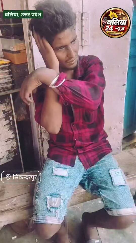 #सिकन्दरपुर बस स्टैंड पर दिनदहाड़े चोरी करते पकड़ा गया चोर, 112 नंबर पर दी गई सूचना
#लक्ष्मण गुप्ता की किराना दुकान पर चोरी करते पकड़ा गया चोर, मौके पर पहुंची पुलिस चौकी ले गई
#सिकन्दरपुर कस्बे के बस स्टैंड स्थित लक्ष्मण गुप्ता की किराना दुकान पर शनिवार को दिनदहाड़े चोरी करते हुए एक चोर को पकड़ा गया। घटना के बाद मौके पर लोगों की भीड़ जुट गई। स्थानीय लोगों ने तत्काल पुलिस के आपातकालीन नंबर 112 पर सूचना दी।
#सूचना मिलने के बाद 112 नंबर की पुलिस टीम मौके पर पहुंची। इसके बाद पकड़े गए चोर को स्थानीय पुलिस चौकी ले जाया गया। मामले में पुलिस की ओर से आवश्यक कार्रवाई की जा रही है।