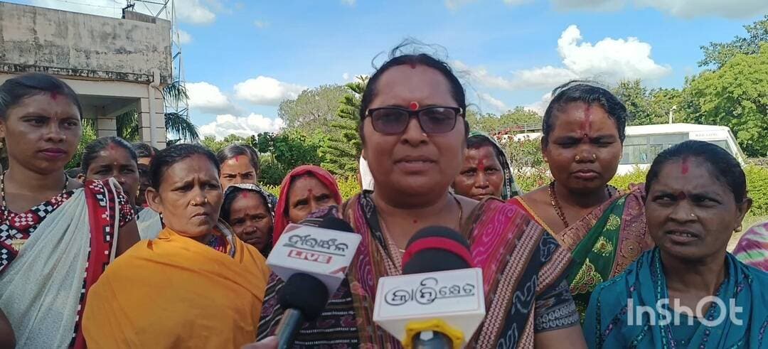 କଳାହାଣ୍ଡି: ବଡ଼ପୋଡ଼ା ଗୁଡ଼ା ପଞ୍ଚାୟତକୁ ମଦ ମୁକ୍ତ କରିବାକୁ ଥାନାରେ ମହିଳାଙ୍କ ଗୁହାରି