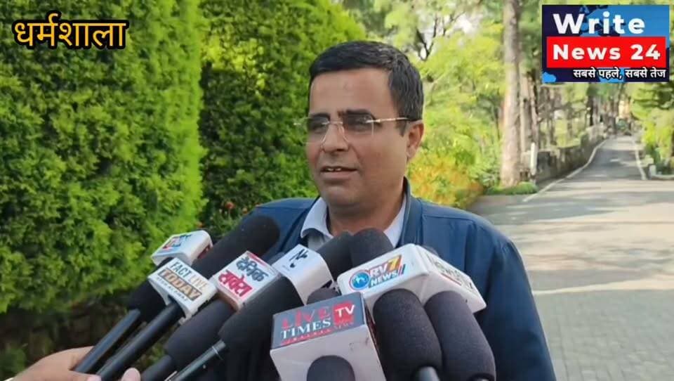 धर्मशाला में सियासी पारा गर्म, भाजपा और कांग्रेस नेताओं में छिड़ी जुबानी जंग ।
बीते रोज मुख्यमंत्री के धर्मशाला दौरे के बाद विधायक सुधीर शर्मा के बयान के बाद कांग्रेस प्रवक्ता पुनीत मल्ली ने सुधीर शर्मा पर छोड़े शब्दों के तीर ।
#dharmshala #bhajpa #congress