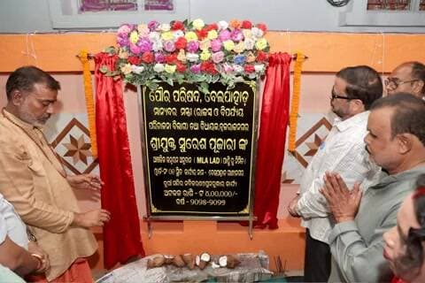 ଝାରସୁଗୁଡା: ବେଲପାହାଡ଼ ନବଦୁର୍ଗା ମନ୍ଦିରରେ ମନ୍ତ୍ରୀ ସୁରେଶ ପୂଜାରୀ, କଲେ ନବୀକରଣ କାର୍ଯ୍ୟର ଶୁଭ ଉଦ୍ଘାଟନ