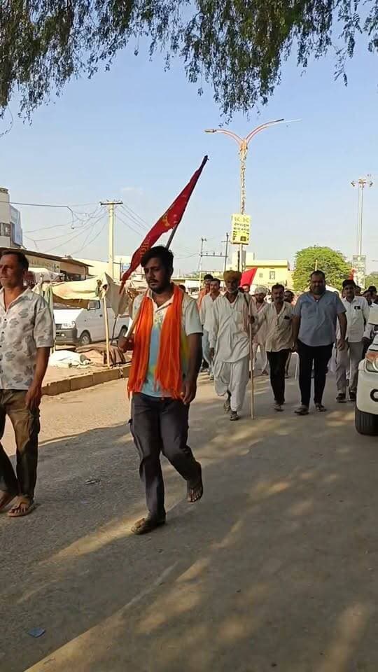 मोहनगढ़ मुख्य बाजार से निकली ओरण बचाओ पदयात्रा....
#jaisalmer #barmer #Bikaner