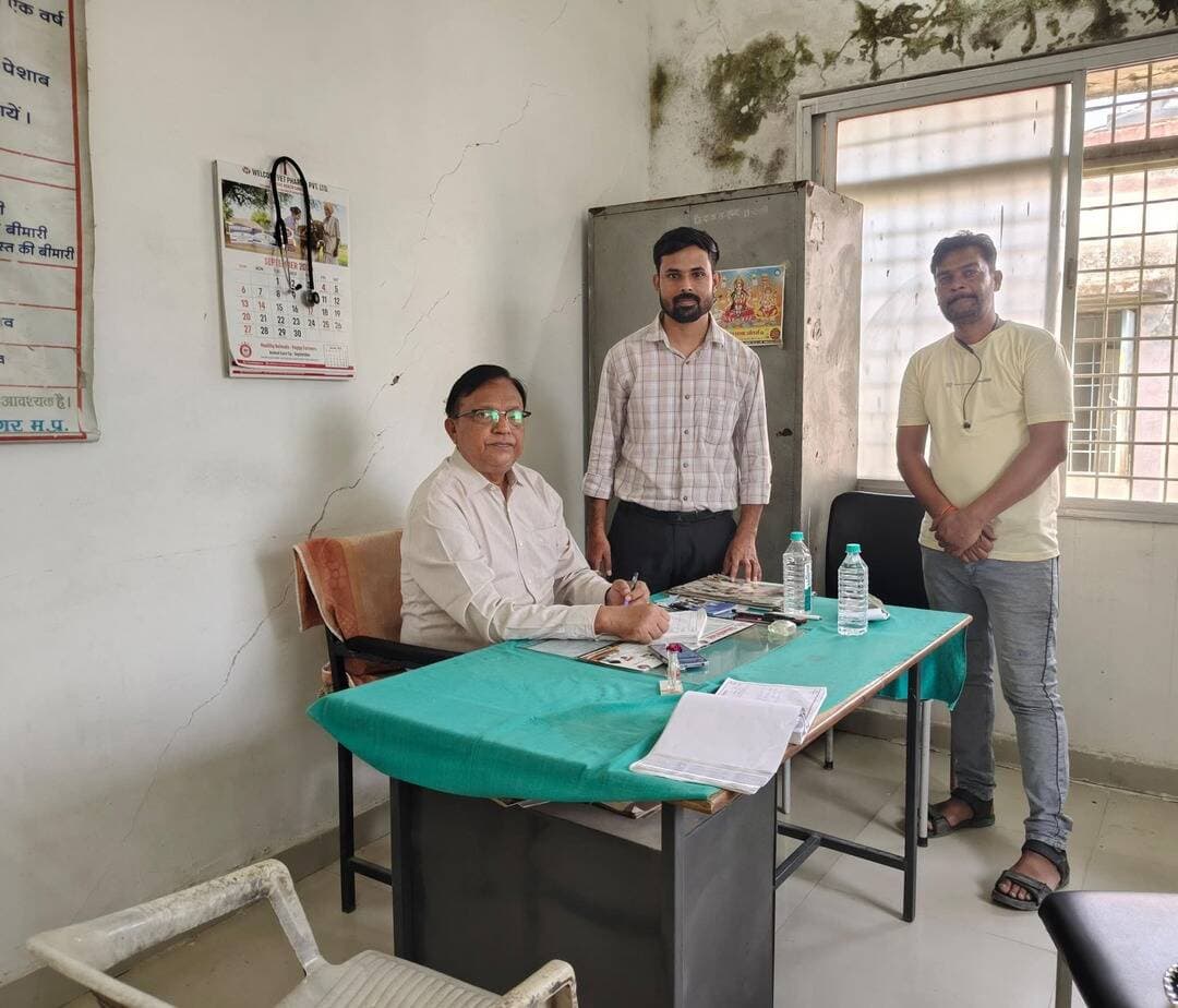 मुख्यमंत्री जन विश्वास अभियान- 2026 के तहत संयुक्त संचालक डॉ. ए.के. सिंह ने पशु चिकित्सालय, जरुआखेड़ा का सघन निरीक्षण किया। उन्होंने प्रभारी को कृत्रिम गर्भाधान कार्य में तेजी लाने के निर्देश दिए।
#Sagar #AnimalHusbandry #MukhyamantriJanVishwasAbhiyan
