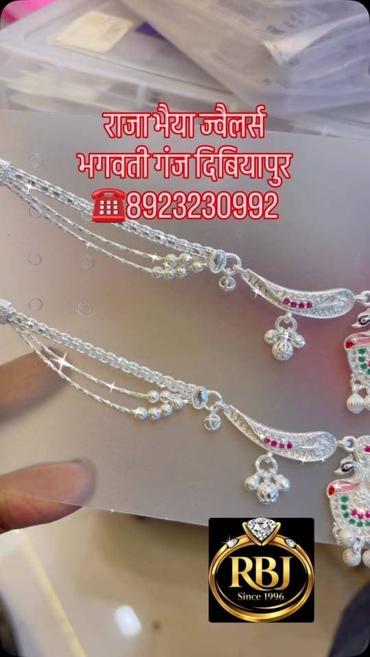 ✨ पायल नहीं, खूबसूरती की नई पहचान! ✨😍
💖 चाँदी की शानदार डिजाइनर पायल, जो हर कदम पर बढ़ाए आपकी खूबसूरती और पैरों की रौनक! 🦶✨
🌸 आकर्षक डिजाइन
💎 शानदार फिनिशिंग
💕 शादी-ब्याह और हर खास मौके के लिए बेहतरीन पसंद!
😍 आपको ये डिजाइन कैसी लगी? कमेंट में जरूर बताएं! 👇❤️
🏬 राजा भैया ज्वेलर्स
📍 भगवती गंज, स्टेशन रोड, दिबियापुर
📞 8923230992
👉 नई-नई ज्वेलरी डिजाइन देखने के लिए हमारे पेज को Follow करें। ❤️
#RajaBhaiyaJewellers #SilverPayal #ChandiPayal #PayalDesign #SilverJewellery LatestPayalDesign Dibiyapur Auraiya JewelleryCollection TrendingJewellery
