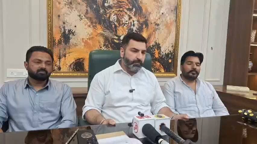 "हरियाणा में भाजपा सरकार पिछले 12 साल से अफसरों को दे रही है लोगों को परेशान करने की तगड़ी ट्रेनिंग"
- सिरसा विधायक गोकुल सेतिया बोले, सरकार का रवैया जनविरोधी