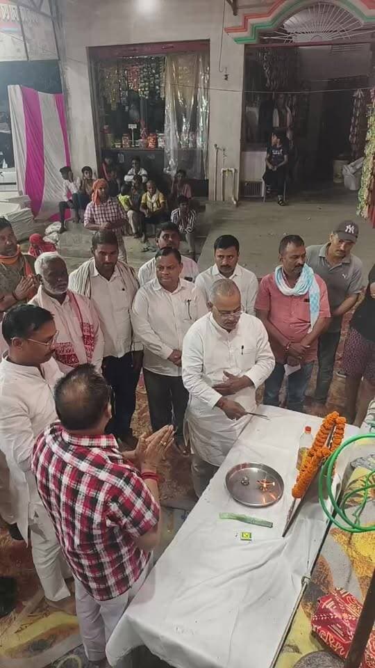 #जहानागंज के #मुस्तफाबाद में हो रही #ऐतिहासिक #रामलीला की महाआरती करते हुए #मुबारकपुर के लोकप्रिय #विधायक #अखिलेश यादव