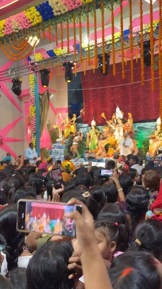 शेखपुरा के पटेल दुर्गा समिति माता का पैट खुलते ही श्रद्धलुओं की उमड़ी भारी भीड़ पुलिस प्रशासन की