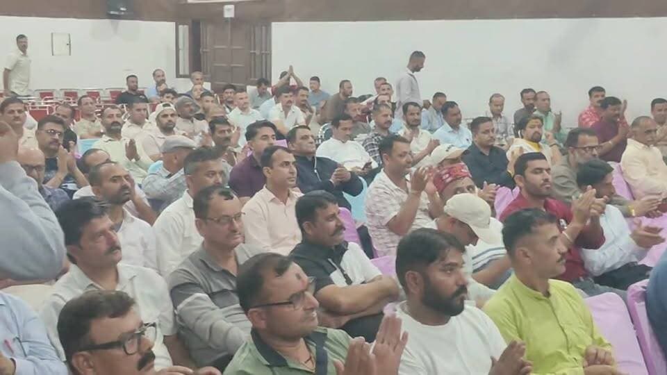 LIVE: पांवटा साहिब में "देवभूमि दून पहाड़ी संगठन" का पद ग्रहण समारोह आयोजित, नवनियुक्त पदाधिकारियों ने संभाली जिम्मेदारी... जगदीश तोमर बने अध्यक्ष