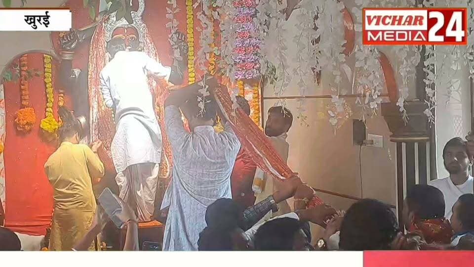 “तेज धूप, नंगे पैर 8 किलोमीटर… 6 घंटे की यात्रा के पीछे क्या है आस्था?” #khurainews #matarani #navratri #bhaktireels #bhagvan🌸🌸 #chunriyatra