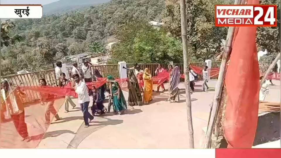 #khurainewsupdate #chunriyatra #matarani #navratrispecial #khuraimadhyapradesh “आस्था की ऐसी डोर कि 551 फीट लंबी चुनरी लेकर निकल पड़ा पूरा गांव!”