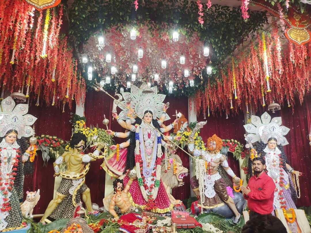 सुरसंड में ऐतिहासिक दुर्गा पूजा: सप्तमी पर माता का पट खुलते ही उमड़ी श्रद्धालुओं की भारी भीड़, जयकारों से गूंजा पूजा पंडाल!
#सुरसंड #ऐतिहासिकदुर्गापूजा #मातादुर्गा #सप्तमी #जयमातादी #सीतामढ़ी #दुर्गापूजा #SitamarhiNewsTak