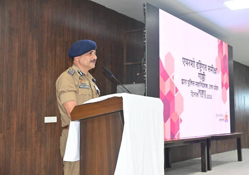 बनारस में होने वाले एयर शो को लेकर पुलिस कमिश्नर मोहित अग्रवाल ने खुद संभाला मोर्चा, पुलिस अधिकारियों को दिया दिशा निर्देश....