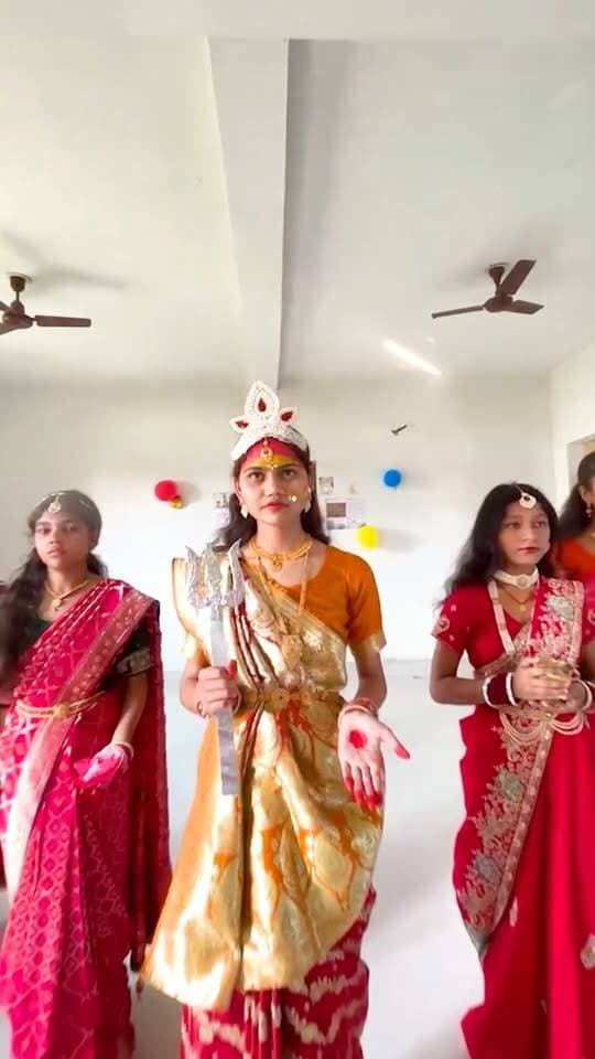 नवरात्रि पर मेडोना इंग्लिश स्कूल में भव्य सांस्कृतिक कार्यक्रम, बच्चों ने दिखाई अद्भुत प्रतिभा