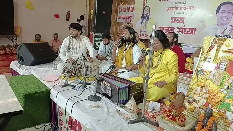 जय जगन्नाथ जी....
जयपुर के भजन मर्मज्ञ व भजन सम्राट भिवानी में भजन संध्या के दौरान....
अग्रवाल वैश्य समाज भिवानी के आयोजन में।।