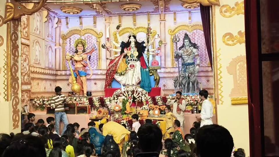 आजमगढ़ में ज्यादातर पूजा पंडालों के पट खुले, रंग बिरंगी लाइटों से जगमगाने लगा है शहर, रामलीला भी जारी, देवी दुर्गा की स्तुति से शहर देवीमय