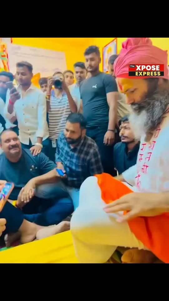 🙏 करह धाम पहुंचे WWE के पूर्व रेसलर द ग्रेट खली, पटिया वाले बाबा से लिया आशीर्वाद!
WWE के पूर्व दिग्गज रेसलर द ग्रेट खली करह धाम सरकार पटिया वाले बाबा के दरबार में पहुंचे। यहां उन्होंने महाराज जी से आशीर्वाद लिया और उनके साथ बैठकर चर्चा भी की। 🙏🚩
#TheGreatKhali #करहधाम #पटियावालेबाबा #KarhDham #WWE Gwalior MadhyaPradesh SanatanDharma BabaDarbar TheXposeExpress
📲 The Xpose Express को फॉलो करें Facebook: https://www.facebook.com/thexposeexpress Instagram: https://www.instagram.com/thexposeexpress YouTube: https://www.youtube.com/@thexposeexpress