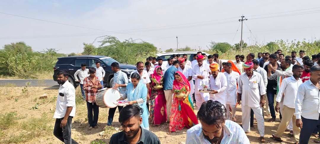 बालेसर उपखंड क्षेत्र के केतु मदा गांव में पीसीसी सदस्य उम्मेद सिंह राठौड़ ने बैठक ली....
