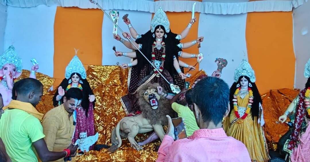 सार्वजनिक रेलवे दुर्गा पूजा समिति में मां दुर्गा का पट खुलते ही गूंजे जयकारे .. खबर कमेंट बॉक्स में