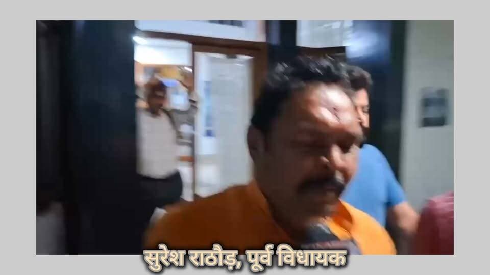 🚨 अंकिता भंडारी हत्याकांड: CBI ने पूर्व विधायक सुरेश राठौड़ से की 3–4 घंटे पूछताछ
📍 हरिद्वार। अंकिता भंडारी हत्याकांड की जांच में CBI ने पूछताछ का दायरा आगे बढ़ाया है। शनिवार देर शाम दिल्ली से पहुंची CBI टीम ने भाजपा के पूर्व विधायक सुरेश राठौड़ से करीब 3 से 4 घंटे तक पूछताछ की।
बताया जा रहा है कि CBI टीम सुरेश राठौड़ को उनके आवास से शिवालिक गेस्ट हाउस लेकर गई, जहां एक कथित ऑडियो मामले को लेकर सवाल-जवाब किए गए।
पूछताछ के बाद सुरेश राठौड़ ने कहा कि वह CBI जांच में पूरा सहयोग कर रहे हैं और आगे भी करते रहेंगे। उन्होंने कहा कि पूछे गए सवालों के सही-सही जवाब दिए हैं। वहीं, अभिनेत्री उर्मिला को लेकर पूछे गए सवाल पर उन्होंने जानकारी होने से इनकार किया।
🔎 अब सबकी नजर CBI की जांच पर है। इस पूछताछ के संबंध में एजेंसी की आधिकारिक जानकारी और आगे की कार्रवाई का इंतजार है।
#अंकिता_भंडारी #CBI #सुरेश_राठौड़ #उत्तराखंड_न्यूज #Haridwar #UttarakhandNews