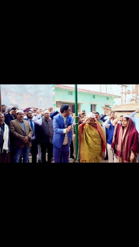 सहरसा जिला के बनमा ईटहरी प्रखंड कार्यालय परिसर में प्रमुख माला देवी ने किया झंडोत्तोलन...!
#बनमा_ईटहरी #saharsa_bihar