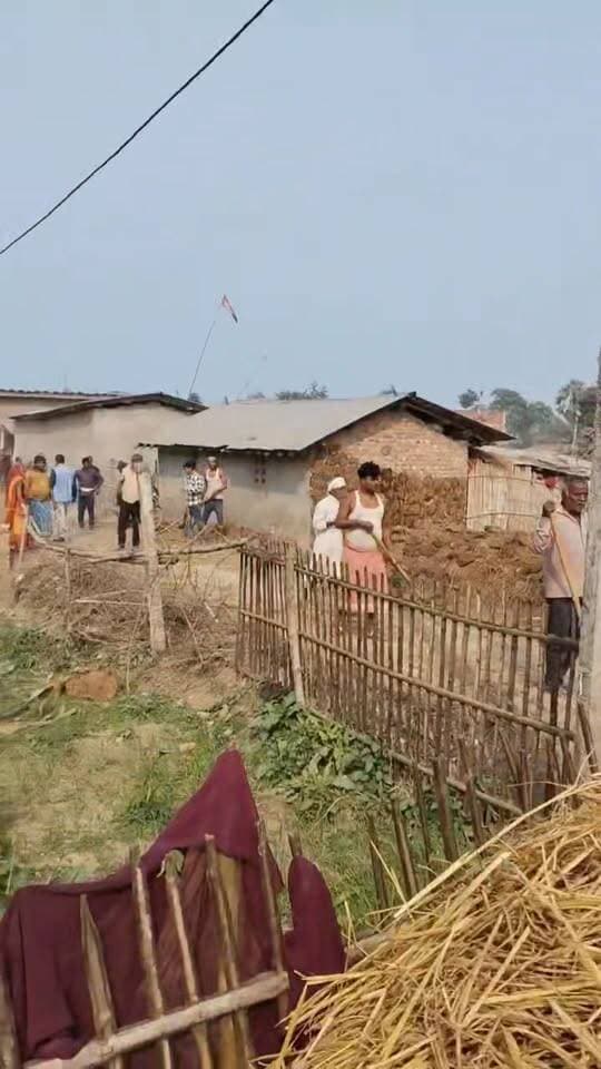 सहरसा जिला के बनमा ईटहरी थाना क्षेत्र के भगवानपुर गांव में जमीन विवाद को लेकर दो पक्षों के बिच मारपीट के दौरान अभद्र गालियां,,,
#बनमा_ईटहरी #saharsa_bihar #Saharsapolice #sosialmedia #trendingvideo #fallowme #कोसी_जॉन_न्यूज #viralvideochallenge #trendingpost