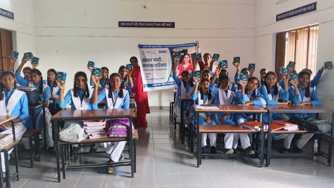 सेवा संकल्प अभियान :बिहान एवं बाला संस्था की पहल से छात्राओं को मासिक धर्म स्वास्थ्य एवं स्वच्छता के प्रति किया गया जागरूक
संबलपुर हायर सेकेंडरी स्कूल की 118 छात्राओं को निःशुल्क वितरित किए गए पुनः उपयोग योग्य सेनेटरी पैड
#sevasankalpabhiyan #सेवा_संकल्प_अभियान #dhamtari #chhattisgarh
CMO Chhattisgarh DPR Chhattisgarh