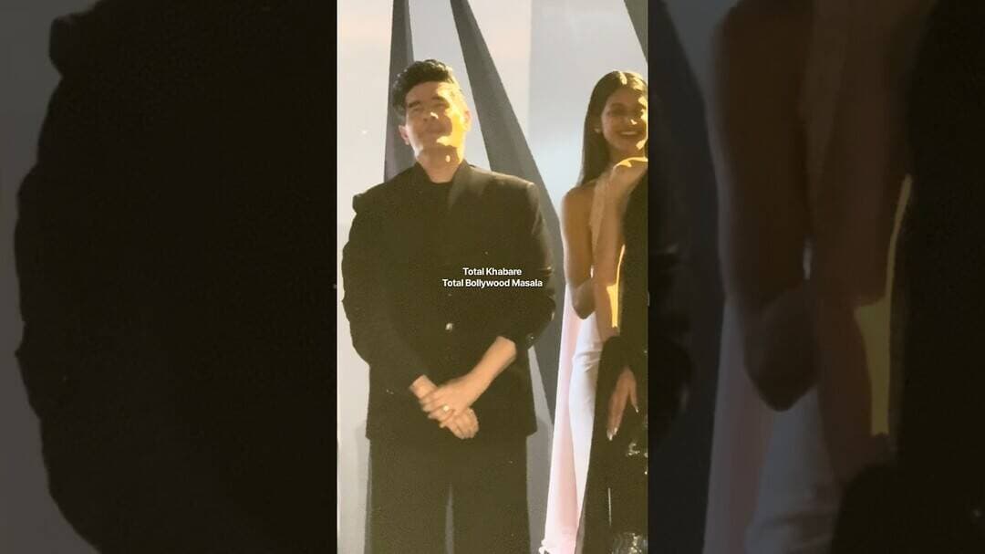 #manishmalhotra fun on stage at ramp at #lakmefashionweek #lakméfashionweek #fashionweek #pret #sara