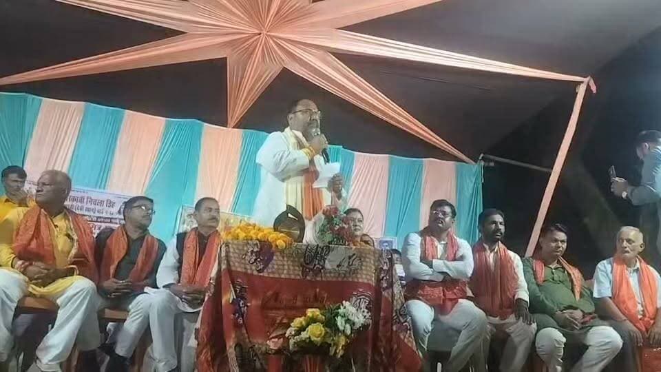 नवरात्रि के अवसर पर शिशु संघ चरकावा निचली डीह देवी मंदिर के प्रांगण में भव्य महाआरती का आयोजन 🙏 | विधायक प्रमोद सिंह ने क्या कहा? जरूर सुनें!
शिशु संघ चरकावा में महाआरती का भव्य आयोजन किया गया, जिसमें श्रद्धालुओं ने बढ़-चढ़कर हिस्सा लिया। 🙏🚩
इस खास मौके पर विधायक प्रमोद सिंह ने क्या कहा? महाआरती के आयोजन से जुड़ी पूरी खबर और विधायक जी का बयान सुनने के लिए वीडियो को अंत तक जरूर देखें।
📢 ऐसी ही स्थानीय खबरों और ग्राउंड रिपोर्टिंग के लिए हमारे चैनल को Subscribe करें और वीडियो को Like, Share करना न भूलें।
#Bharatcrimelivenews
#शिशुसंघचरकावा #महाआरती #प्रमोदसिंह #विधायकप्रमोदसिंह #महाआरतीसमारोह #बिहारन्यूज #औरंगाबादन्यूज #GroundReporting #LatestNews #HindiNews #BekhaufIndia