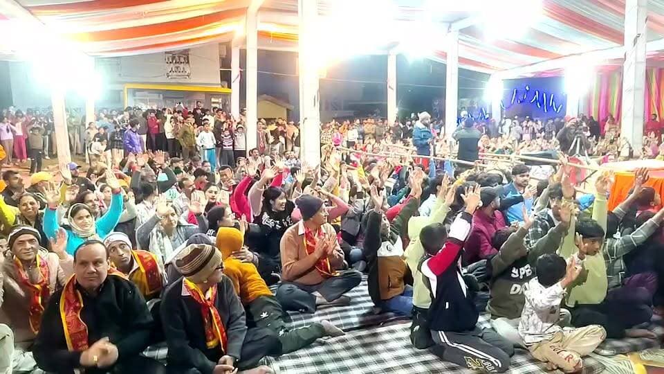 बड़कोट में माँ भगवती का नौं वां (विशाल जागरण) युवा व्यापार मण्डल जागरण समिति बड़कोट के द्वारा ..