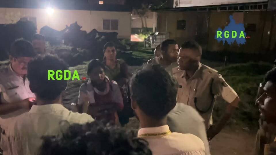 Principal Surrounded & Oath Ceremony Demanded to be Suspended
#collegeelection #rgda #rayagada #odianews #odishanews #topnews #topstories #rayagadanews #rayagadapolice