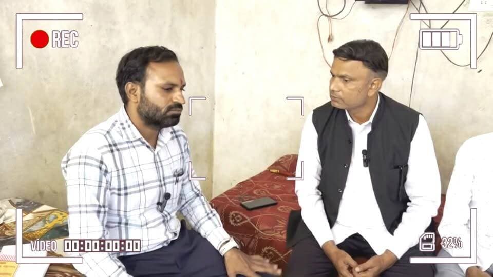 👉🏾👉🏾 दिल्ली में चल रहे प्रोटेस्ट को लेकर क्या बोले ग्रामीण?
👉🏾👉🏾 ग्रामीणों की राय जानने के लिए देखिए खास बातचीत
📍 सहारनपुर। दिल्ली में चल रहे प्रोटेस्ट को लेकर ग्रामीणों के बीच क्या चर्चा है? इस मुद्दे पर ग्रामीणों की क्या राय है और वे आंदोलन से जुड़े विभिन्न पहलुओं को किस नजरिए से देखते हैं? इन्हीं सवालों को लेकर ग्रामीणों से खास बातचीत की गई।
ग्रामीणों ने अपनी बात रखते हुए मुद्दे पर विचार साझा किए। आखिर दिल्ली में चल रहे प्रोटेस्ट को लेकर ग्रामीण क्या सोचते हैं और उनकी क्या प्रतिक्रिया है? जानने के लिए देखिए यह खास रिपोर्ट।
#DelhiProtest #DelhiNews #Saharanpur #ग्रामीणोंकीराय #जनताकीआवाज #GroundReport #PublicOpinion #BreakingNews #News7 #TheSaharanpurVoice