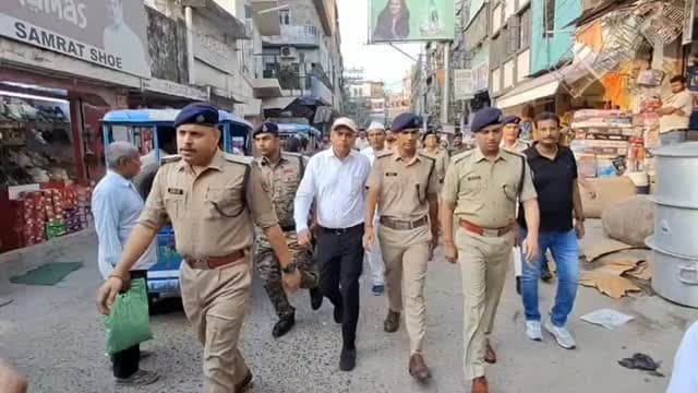 दुर्गा पूजा पर्व को लेकर SDM,SP, SDPO1 के नेतृत्व में फ्लैग मार्च
#samastipur #bihar #viral #trendingreels #trendingnow