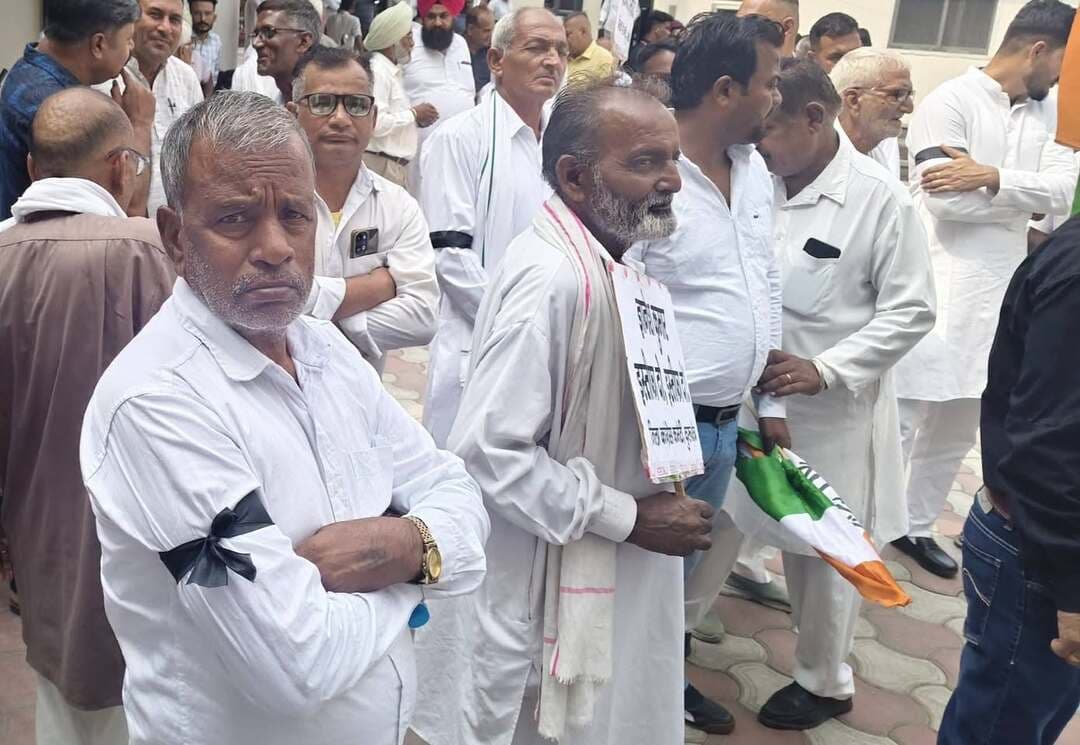 कुरुक्षेत्र गांधी पार्क में वोट बचाओ देश बचाओ को लेकर, कांग्रेस विधायक में कार्यकर्ताओं ने किया प्रदर्शन फूंका ज्ञानेश कुमार का पुतला....
#कांग्रेस Rahul Gandhi