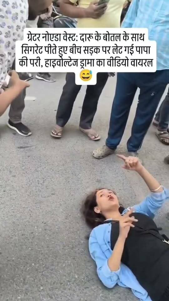 ग्रेटर नोएडा वेस्ट, बिसरख रोड सड़क पर उस वक्त अफरा-तफरी का माहौल बन गया, जब बीच सड़क हुए एक विवाद ने ट्रैफिक की रफ्तार थाम दी। कुछ पल की बहस देखते ही देखते तमाशे में बदल गई और राहगीरों की भीड़ जुट गई। कहा जाता है कि जोश में इंसान अक्सर अपनी हदें भूल जाता है, और फिर एक छोटी सी बात भी बड़ा मुद्दा बन जाती है। घटना का वीडियो सोशल मीडिया पर तेजी से वायरल हो रहा है। हालांकि, सभी से अपील है कि सड़क पर संयम और धैर्य बनाए रखें, क्योंकि थोड़ी सी लापरवाही न सिर्फ आपका बल्कि दूसरों का सफर भी प्रभावित कर सकती है। #viral #trendingreels #noida #newsupdate